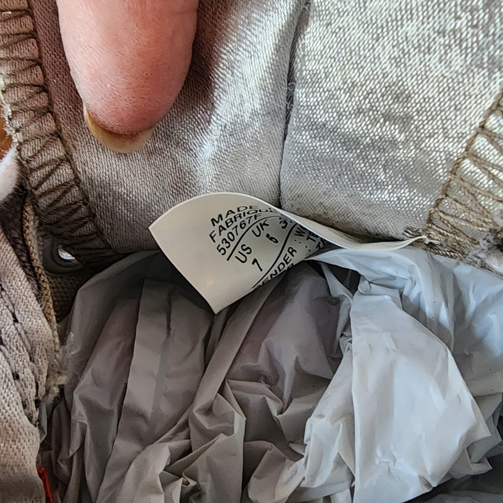 Ladies Converse Size7 Color Charcoal Only Wore Th… - image 6